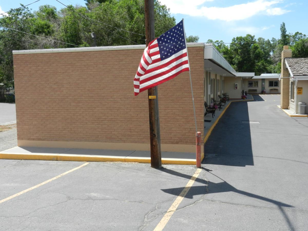 Paintbrush Motel Riverton Exterior photo